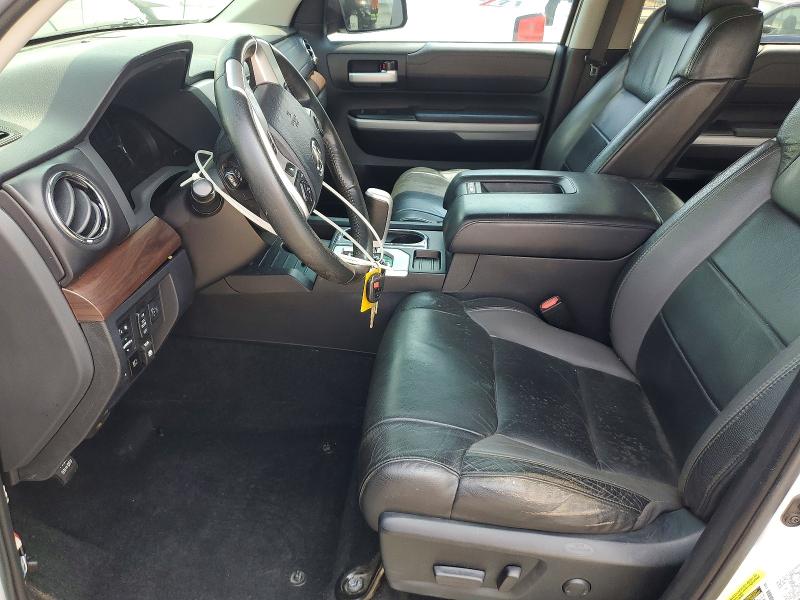 62388196 :رقم المزاد ، 5TFFY5F13JX229815 vin ، 2018 Toyota Tundra مزاد بيع