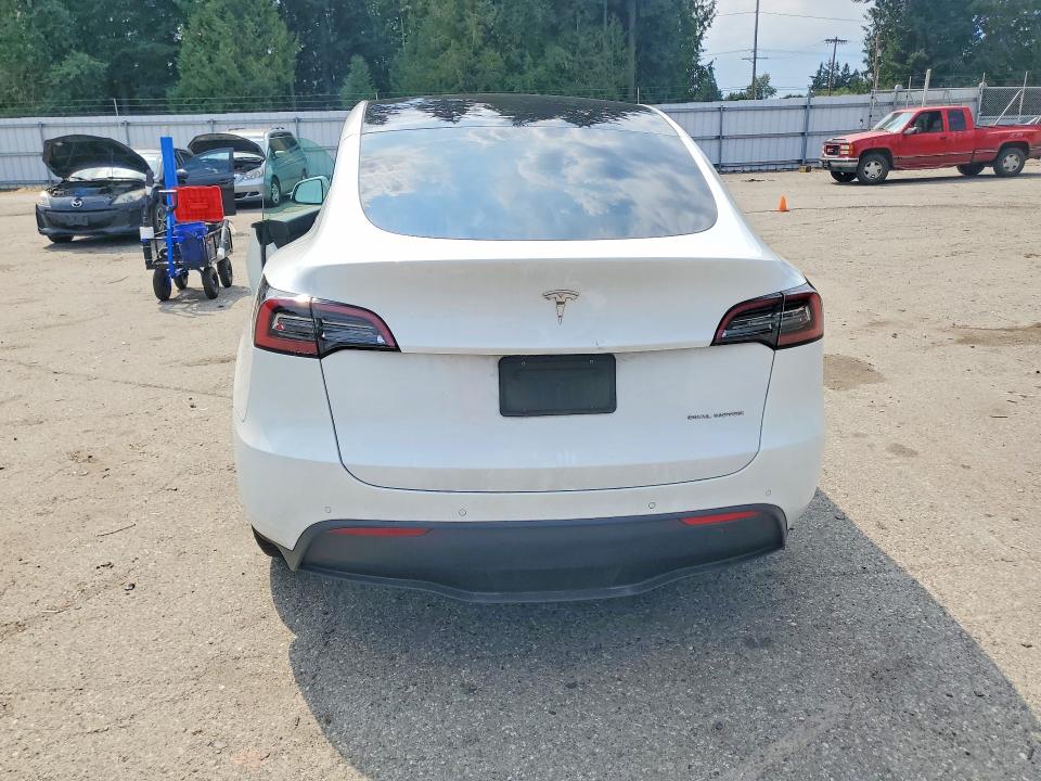62052916 :رقم المزاد ، 7SAYGAEE5NF329894 vin ، 2022 Tesla Model Y مزاد بيع