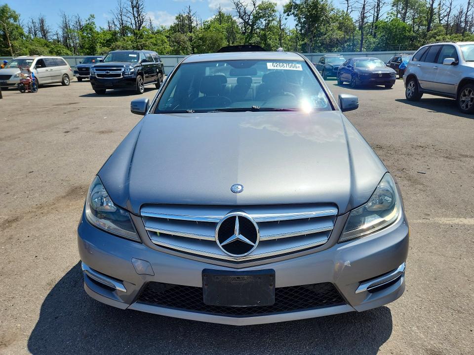 2012 Mercedes-benz C მანქანა იყიდება აუქციონზე, vin: WDDGF8BB9CR196732, აუქციონის ნომერი: 62687066