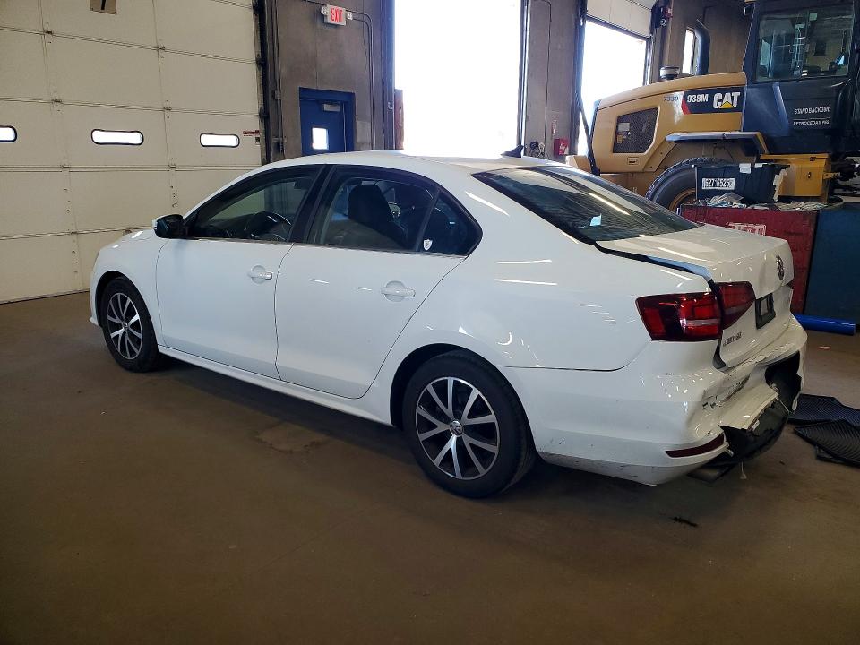 60888166 :رقم المزاد ، 3VWDB7AJ4HM237740 vin ، 2017 Volkswagen Jetta مزاد بيع