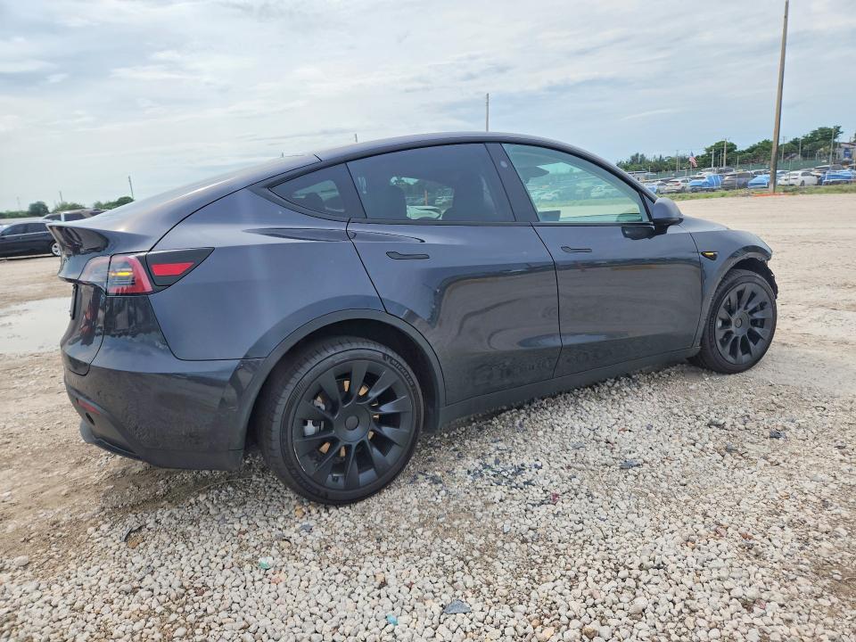 2024 Tesla Model Y მანქანა იყიდება აუქციონზე, vin: 7SAYGDED9RF056098, აუქციონის ნომერი: 62392216