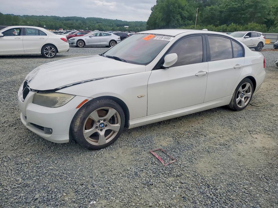 61061686 :رقم المزاد ، WBAPH7G53ANM48817 vin ، 2010 Bmw 328 مزاد بيع