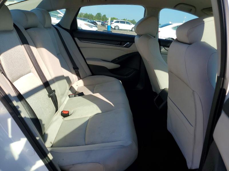 60787606 :رقم المزاد ، 1HGCV1F17JA041324 vin ، 2018 Honda Accord مزاد بيع