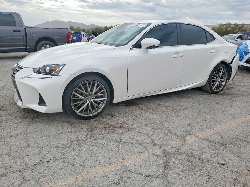 61001626 :رقم المزاد ، JTHBA1D2XH5040414 vin ، 2017 Lexus Is مزاد بيع