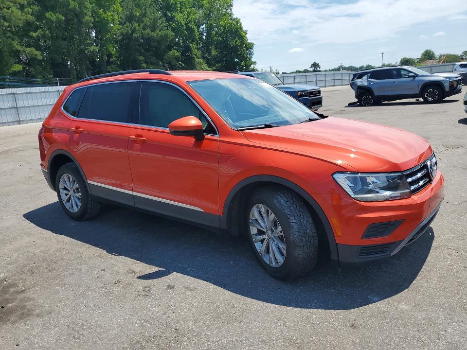 60142036 :رقم المزاد ، 3VV3B7AX9JM089093 vin ، 2018 Volkswagen Tiguan مزاد بيع