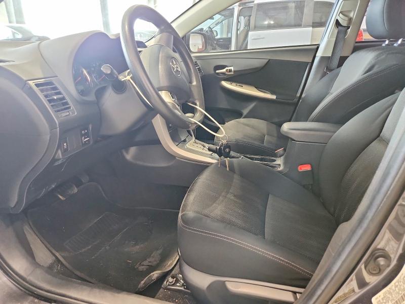 60703246 :رقم المزاد ، 5YFBU4EE2CP047209 vin ، 2012 Toyota Corolla مزاد بيع