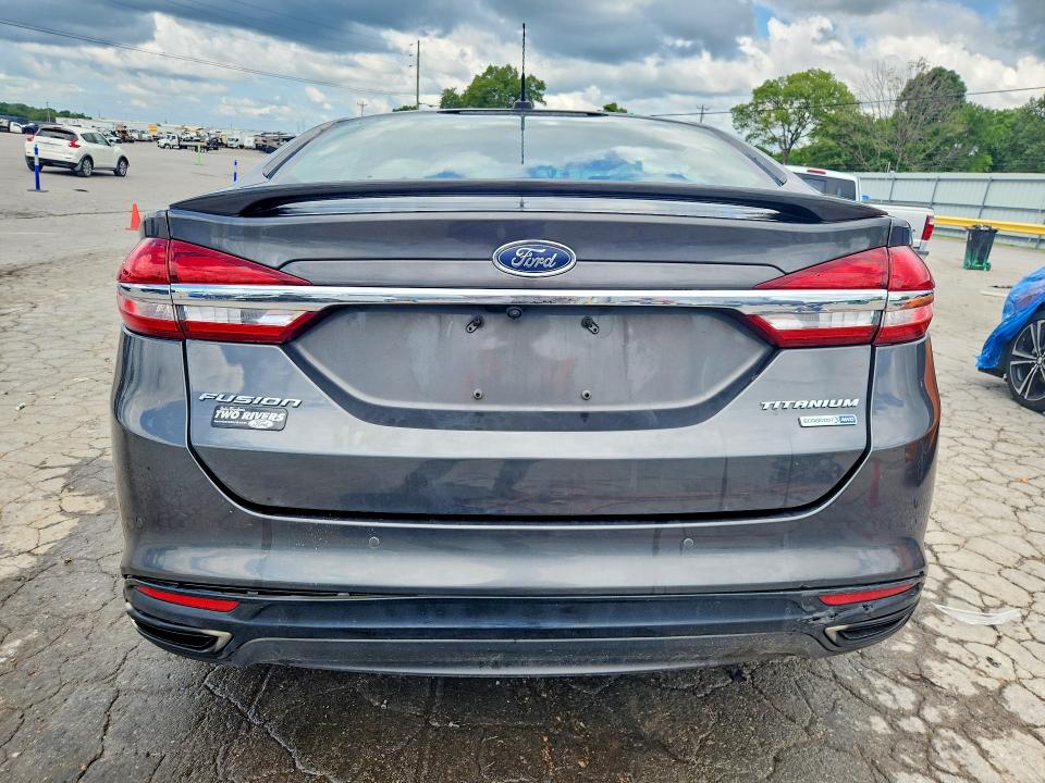 60620696 :رقم المزاد ، 3FA6P0D97JR155201 vin ، 2018 Ford Fusion مزاد بيع