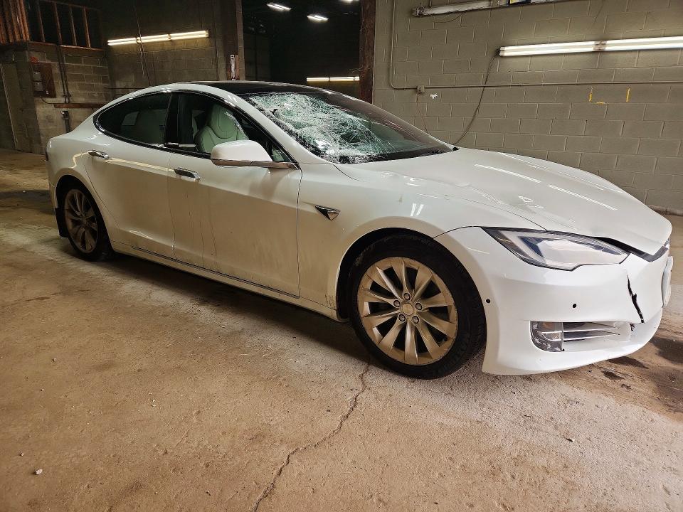 Продажа на аукционе авто 2019 Tesla Model S, vin: 5YJSA1E28KF340099, номер лота: 61049096