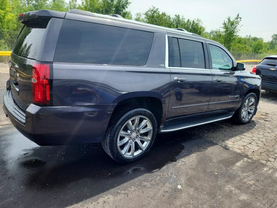 2016 Chevrolet Suburban მანქანა იყიდება აუქციონზე, vin: 1GNSKJKC6GR111035, აუქციონის ნომერი: 61116596