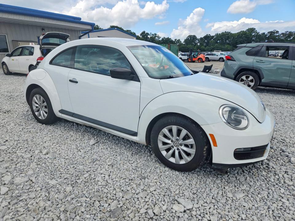 61806176 :رقم المزاد ، 3VWF17AT8FM648410 vin ، 2015 Volkswagen Beetle مزاد بيع