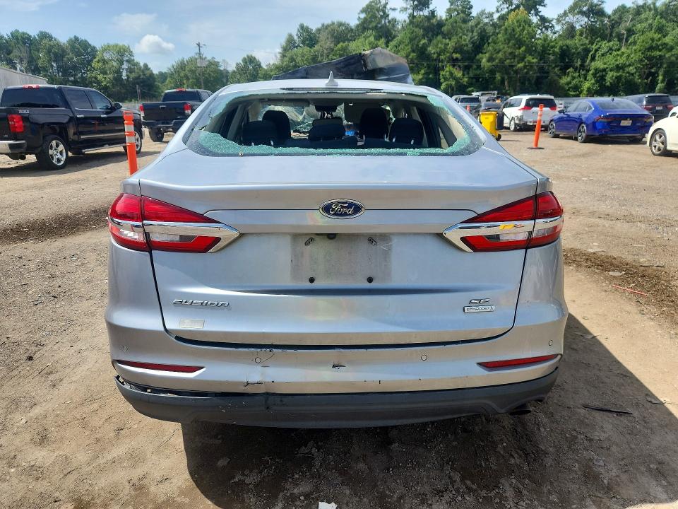 61303766 :رقم المزاد ، 3FA6P0HD2LR160811 vin ، 2020 Ford Fusion مزاد بيع