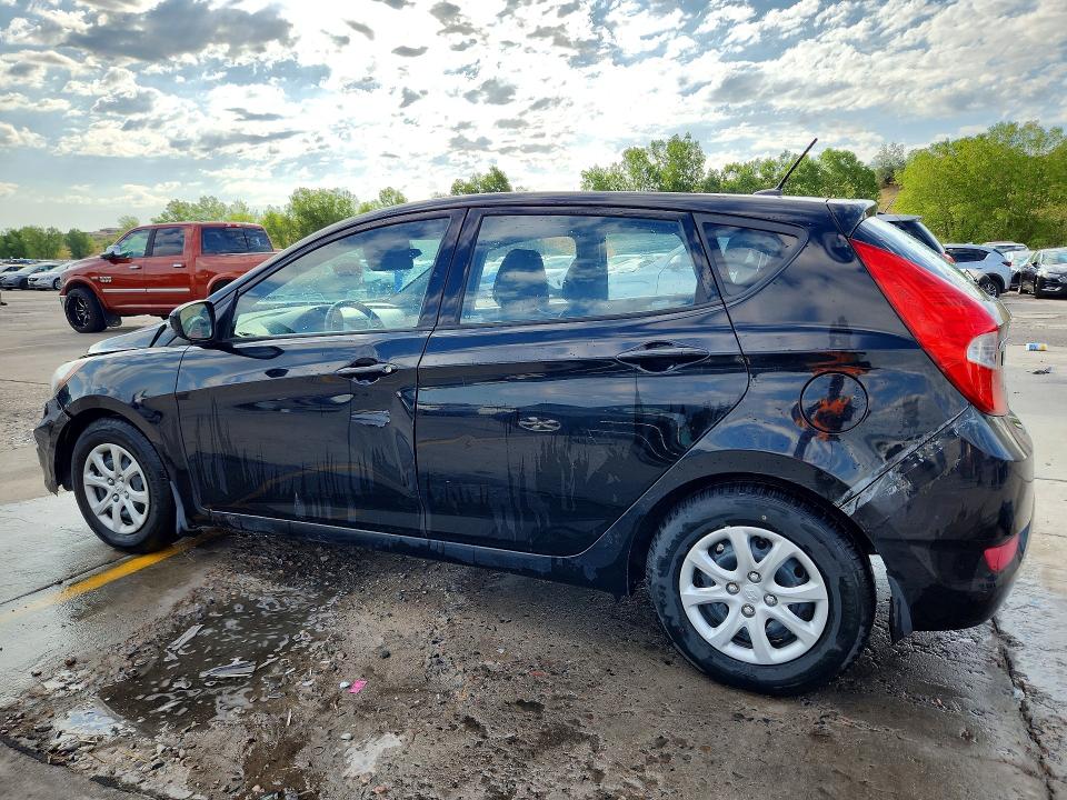 61469326 :رقم المزاد ، KMHCT5AE8DU087779 vin ، 2013 Hyundai Accent مزاد بيع