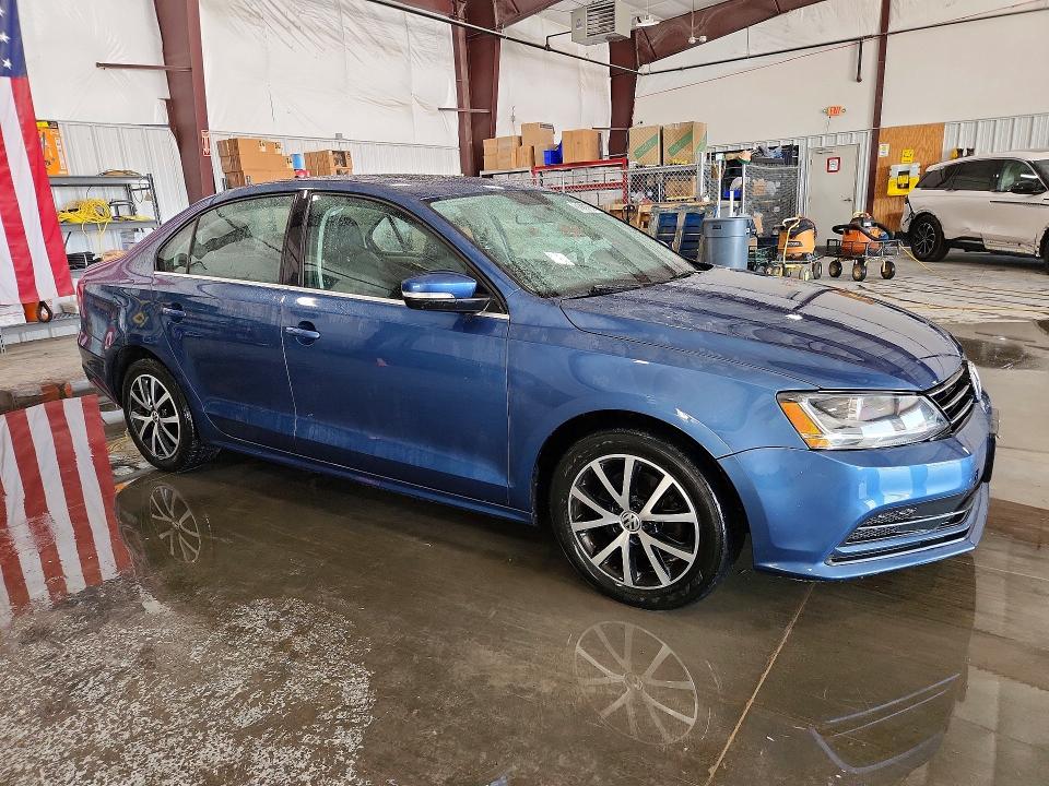 61869786 :رقم المزاد ، 3VWDB7AJ6HM233902 vin ، 2017 Volkswagen Jetta مزاد بيع