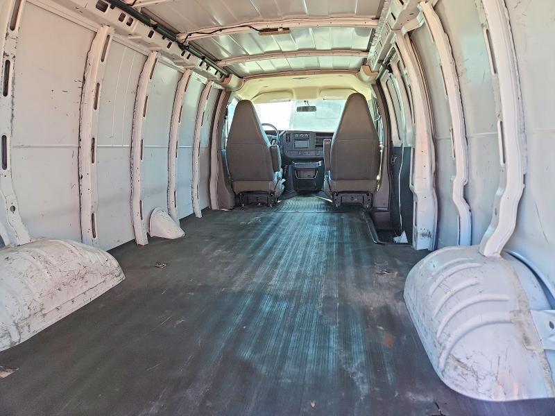 61617596 :رقم المزاد ، 1GCWGBFP3K1175622 vin ، 2019 Chevrolet Express 2500 مزاد بيع