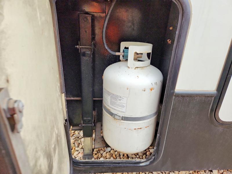 60625106 :رقم المزاد ، 4YDF29720FR805062 vin ، 2015 Keystone Carbon مزاد بيع