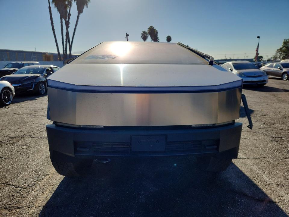 60821896 :رقم المزاد ، 7G2CEHED4RA039711 vin ، 2024 Tesla Cybertruck مزاد بيع