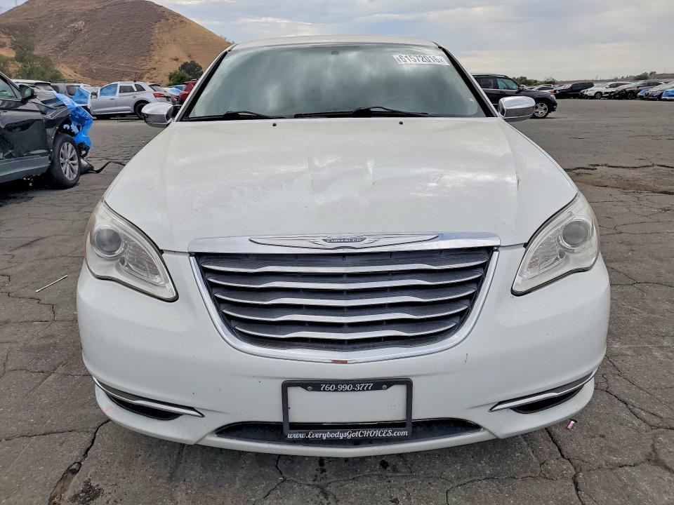 2011 Chrysler 200 მანქანა იყიდება აუქციონზე, vin: 1C3BC2FG7BN618216, აუქციონის ნომერი: 61572016