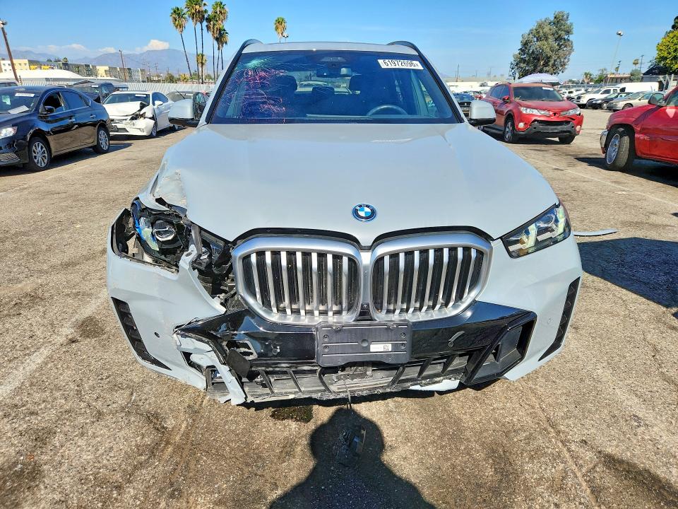 61972696 :رقم المزاد ، 5UX43EU05R9S23870 vin ، 2024 Bmw X5 مزاد بيع