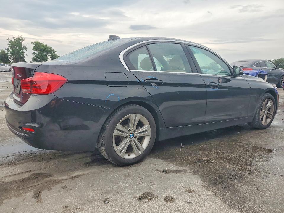 63209546 :رقم المزاد ، WBA8B9G55HNU48961 vin ، 2017 Bmw 330 مزاد بيع