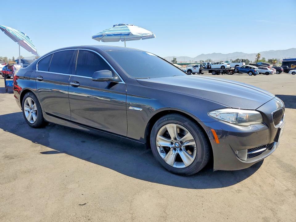 61291176 :رقم المزاد ، WBAFR1C5XBC744491 vin ، 2011 Bmw 528 مزاد بيع