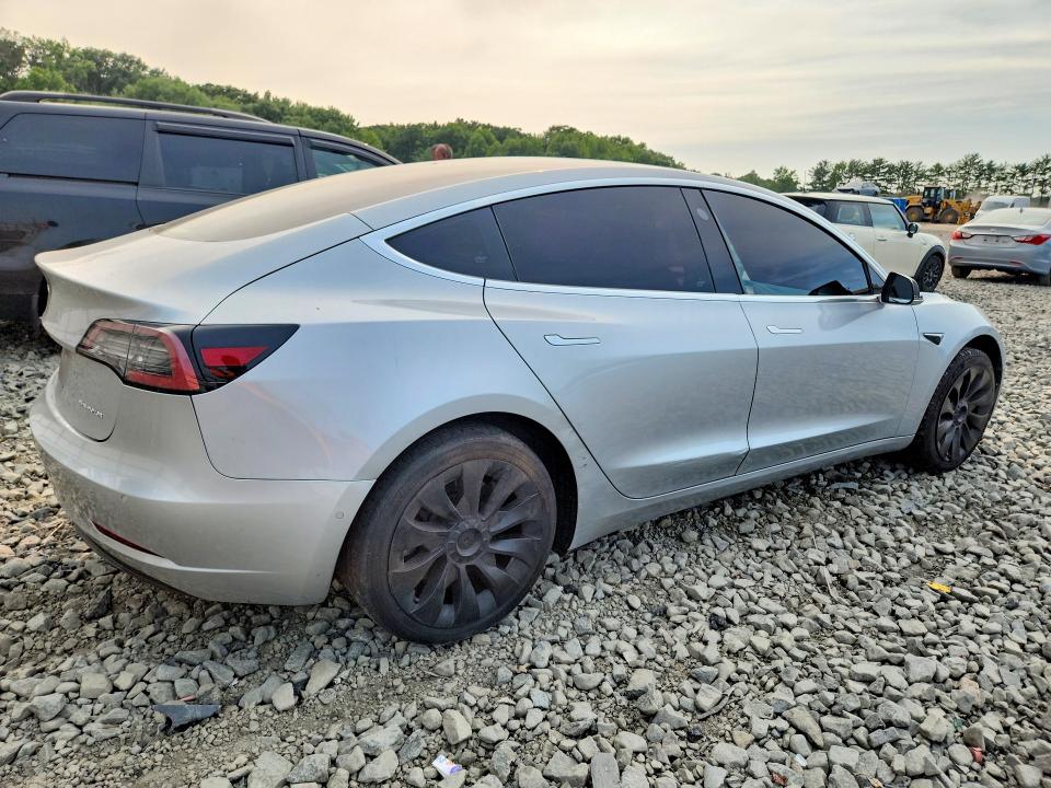 60234676 :رقم المزاد ، 5YJ3E1EB8JF104432 vin ، 2018 Tesla Model 3 مزاد بيع