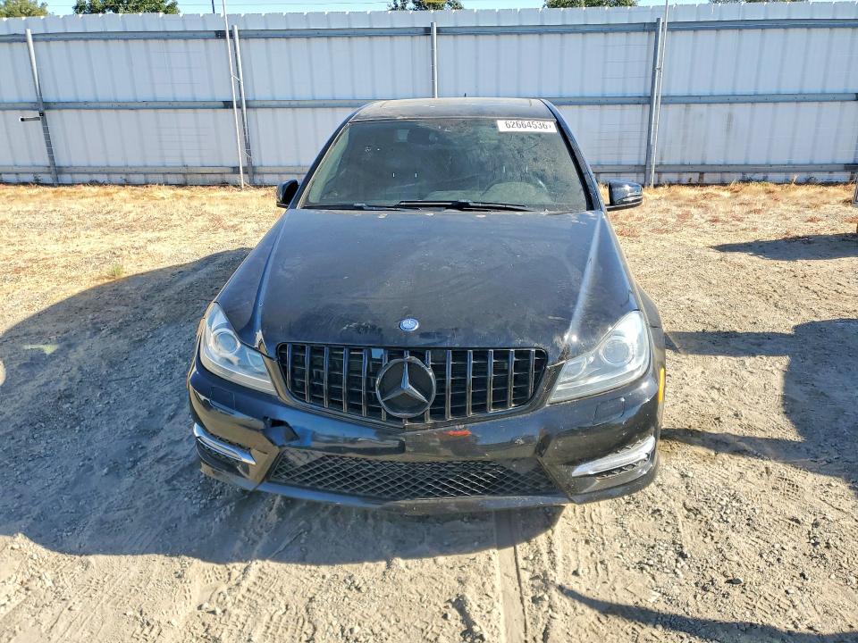 2013 Mercedes-benz C მანქანა იყიდება აუქციონზე, vin: WDDGF4HB2DA872826, აუქციონის ნომერი: 62664536