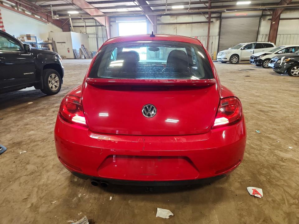 63038886 :رقم المزاد ، 3VWJX7AT5EM631295 vin ، 2014 Volkswagen Beetle مزاد بيع