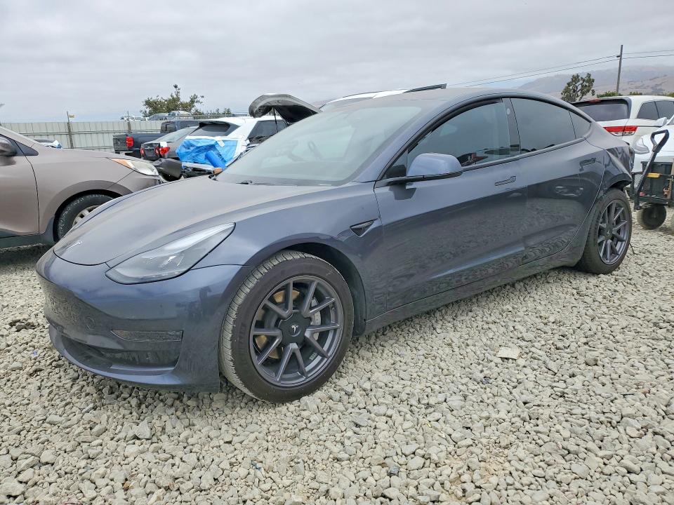 58843206 :رقم المزاد ، 5YJ3E1EAXMF998770 vin ، 2021 Tesla Model 3 مزاد بيع