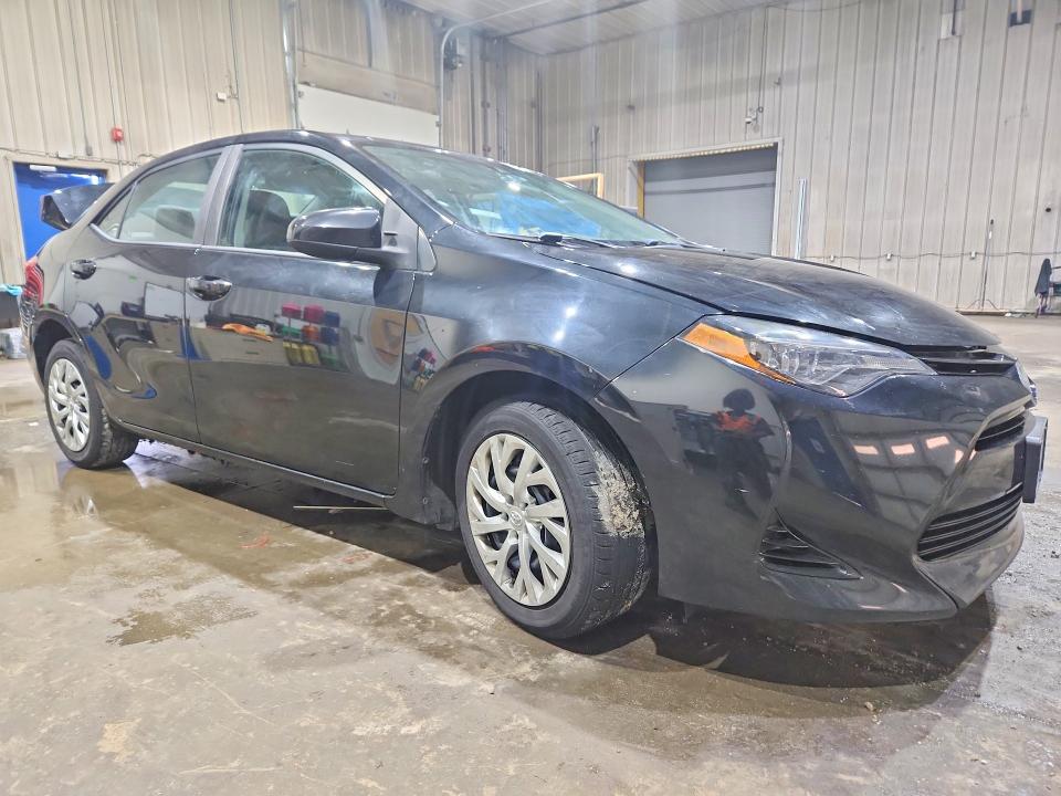 62842656 :رقم المزاد ، 5YFBURHE8JP835448 vin ، 2018 Toyota Corolla مزاد بيع