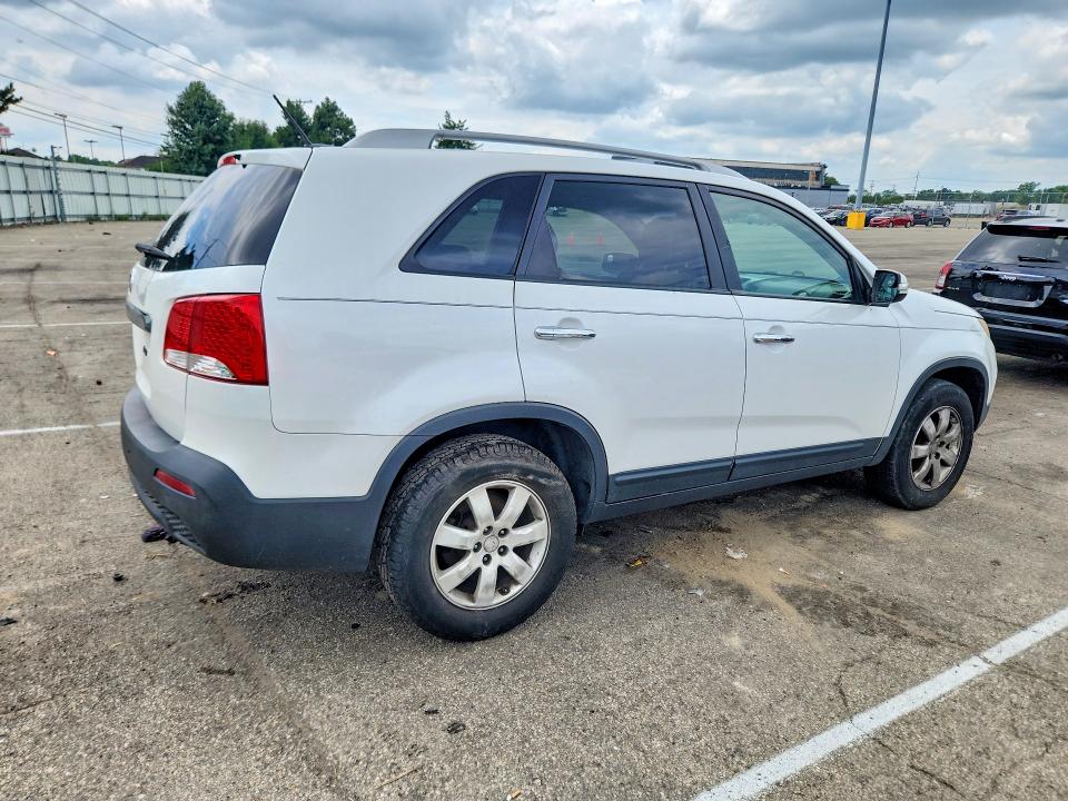 2011 Kia Sorento მანქანა იყიდება აუქციონზე, vin: 5XYKT4A18BG155942, აუქციონის ნომერი: 60038726