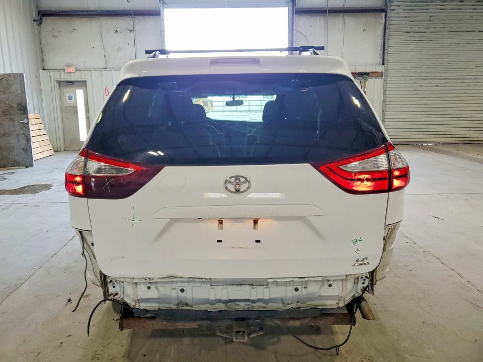 60561546 :رقم المزاد ، 5TDJZ3DCXHS167295 vin ، 2017 Toyota Sienna مزاد بيع