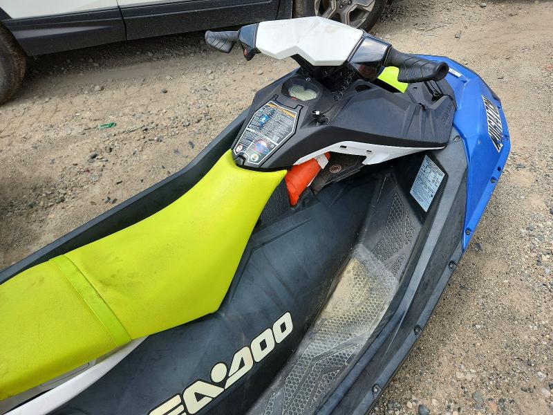 61928436 :رقم المزاد ، YDV42043A020 vin ، 2020 Sea Doo Spark Trixx مزاد بيع