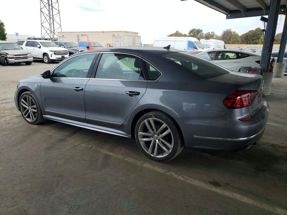 61085376 :رقم المزاد ، 1VWDT7A38HC036102 vin ، 2017 Volkswagen Passat مزاد بيع