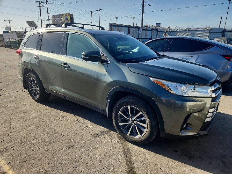 62607866 :رقم المزاد ، 5TDJZRFH3KS940661 vin ، 2019 Toyota Highlander مزاد بيع