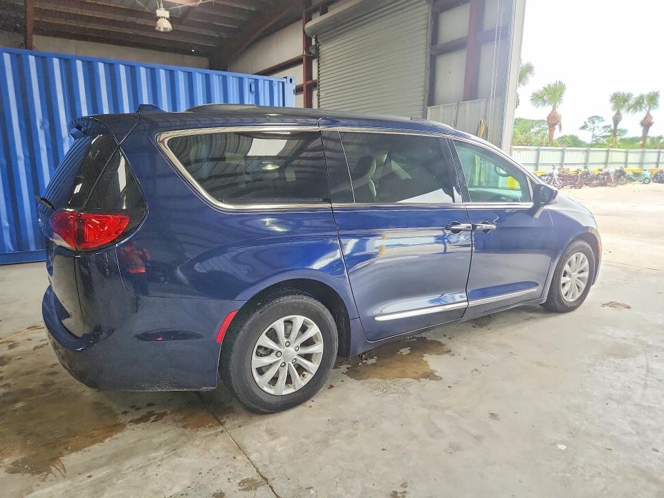 63391806 :رقم المزاد ، 2C4RC1BG9HR730392 vin ، 2017 Chrysler Pacifica مزاد بيع