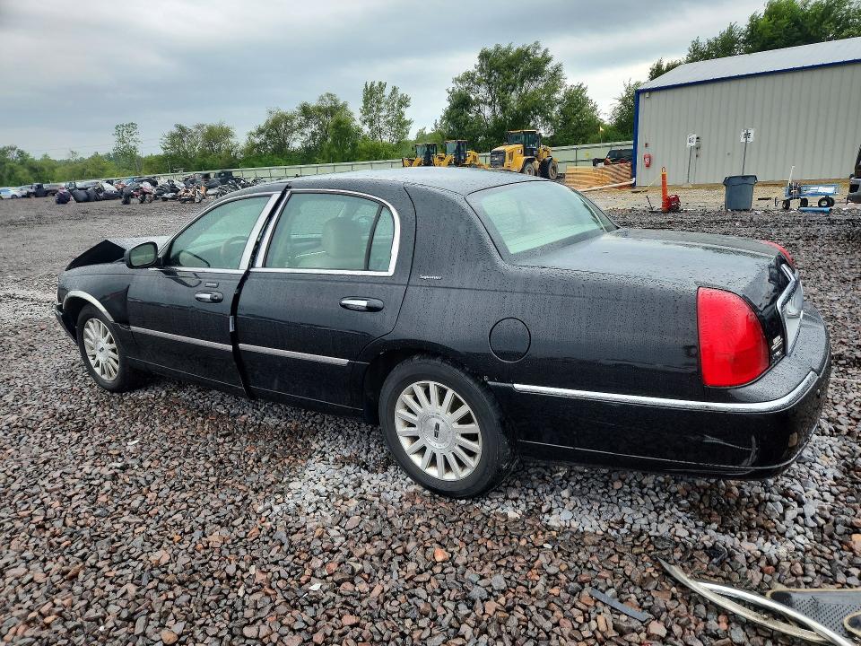 Продаж на аукціоні авто 2003 Lincoln Town Car, vin: 1LNHM82W43Y703335, номер лоту: 63212116