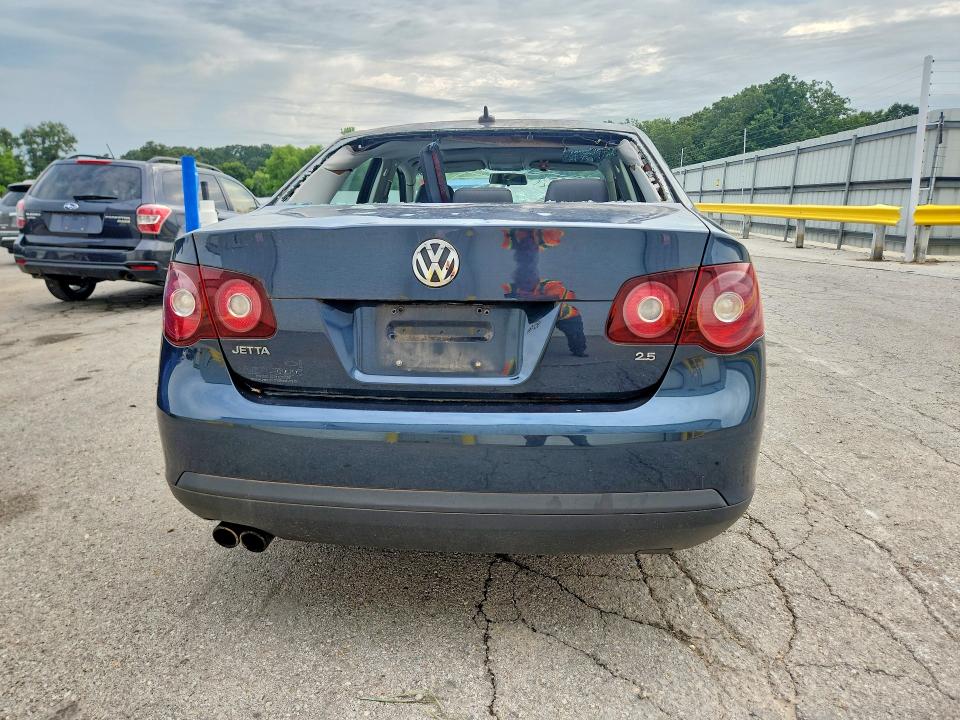 63142116 :رقم المزاد ، 3VWRM71K38M106758 vin ، 2008 Volkswagen Jetta مزاد بيع