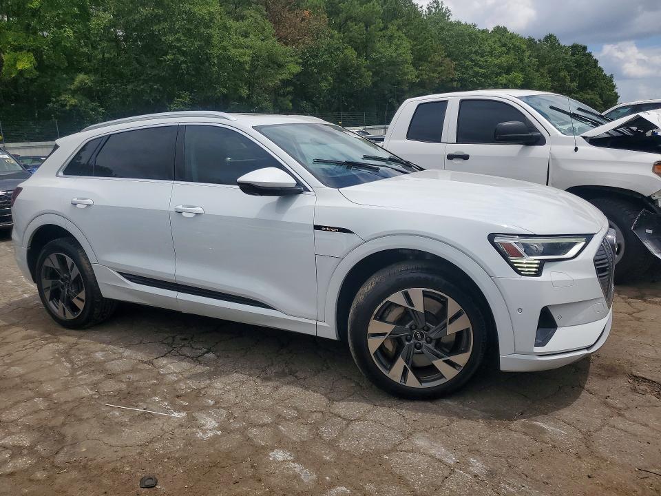 Продаж на аукціоні авто 2021 Audi E-tron, vin: WA1LAAGEXMB024151, номер лоту: 61398726