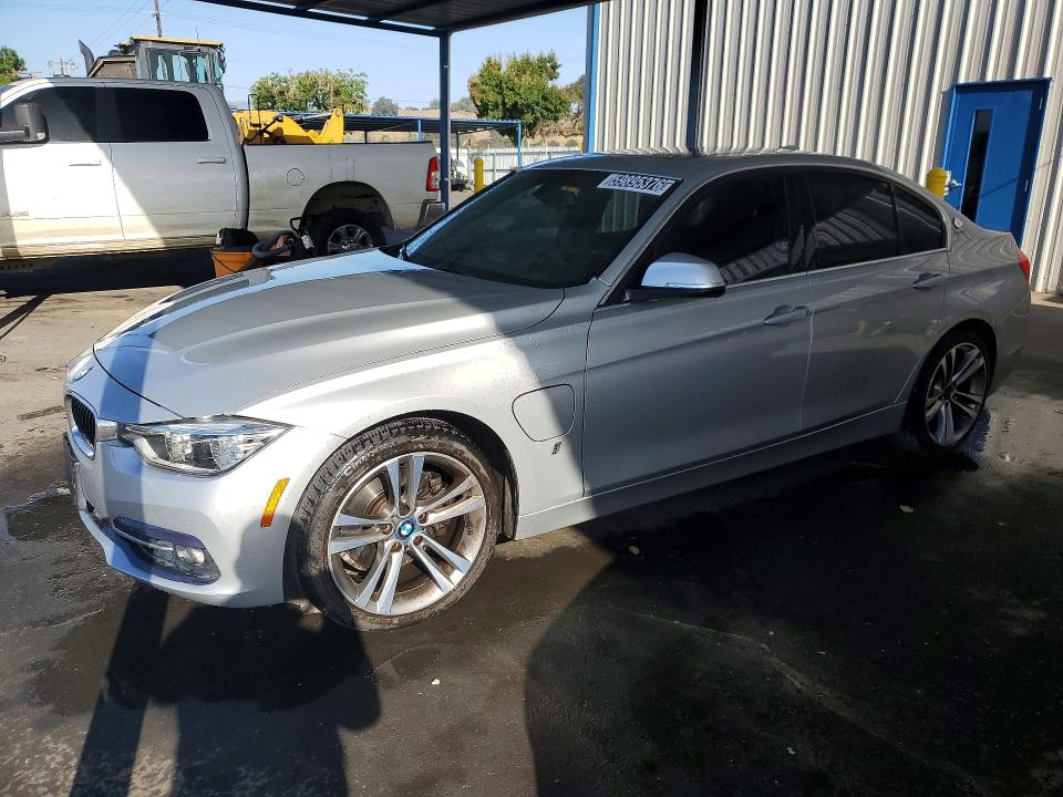 59895376 :رقم المزاد ، WBA8E1C56JA178022 vin ، 2018 Bmw 330e مزاد بيع