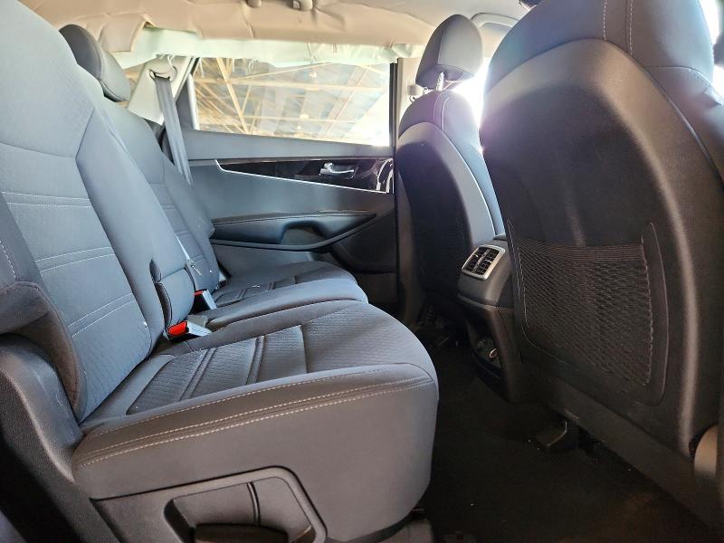 60881106 :رقم المزاد ، 5XYPGDA34JG401587 vin ، 2018 Kia Sorento مزاد بيع