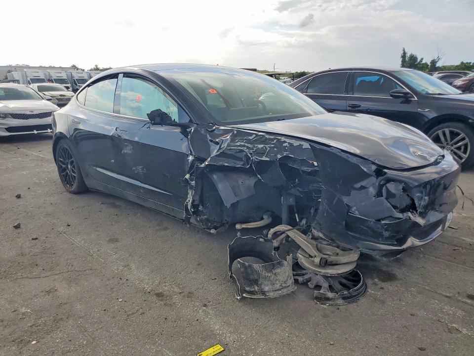 2021 Tesla Model 3 მანქანა იყიდება აუქციონზე, vin: 5YJ3E1EA1MF082673, აუქციონის ნომერი: 61872066