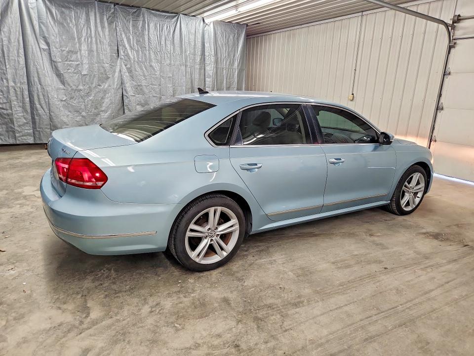61445686 :رقم المزاد ، 1VWCN7A38DC061839 vin ، 2013 Volkswagen Passat مزاد بيع