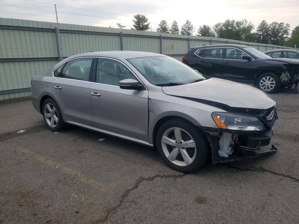 61748056 :رقم المزاد ، 1VWBP7A30DC072081 vin ، 2013 Volkswagen Passat مزاد بيع