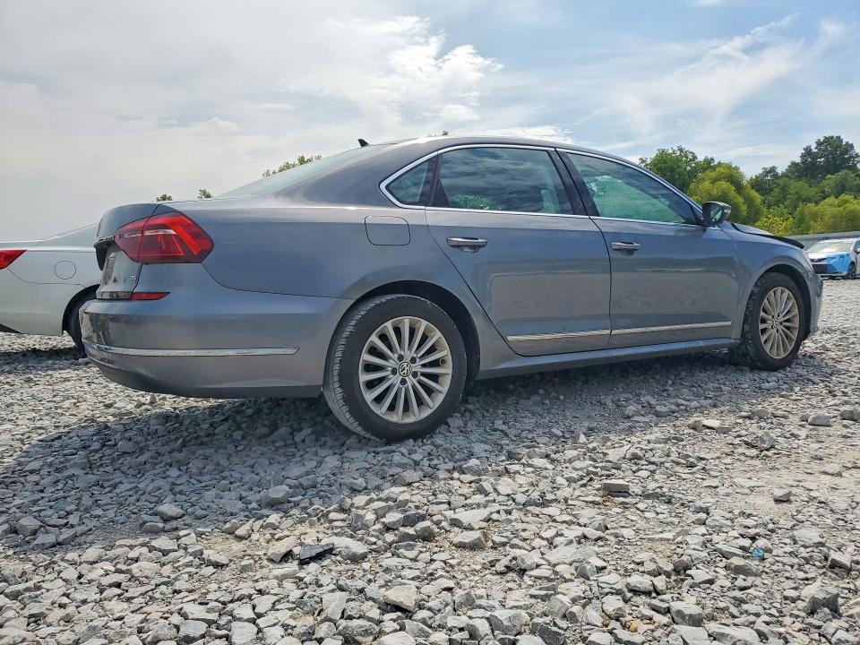 62590856 :رقم المزاد ، 1VWBT7A37HC073987 vin ، 2017 Volkswagen Passat مزاد بيع