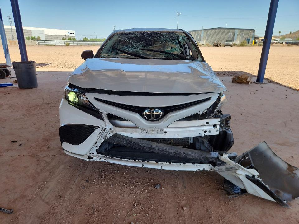 59917676 :رقم المزاد ، 4T1G11AK4NU011080 vin ، 2022 Toyota Camry مزاد بيع