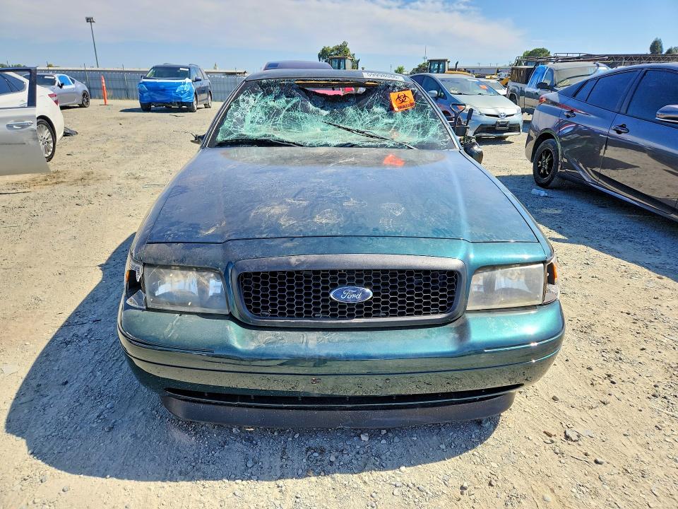 2006 Ford Crown Victoria მანქანა იყიდება აუქციონზე, vin: 2FAFP71WX6X131664, აუქციონის ნომერი: 59998086