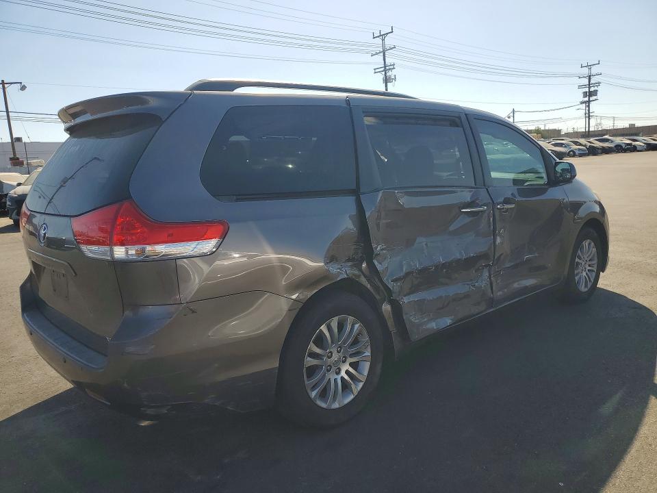 Aukcja sprzedaży 2011 Toyota Sienna, vin: 5TDYK3DC4BS049320, numer aukcji: 60832126