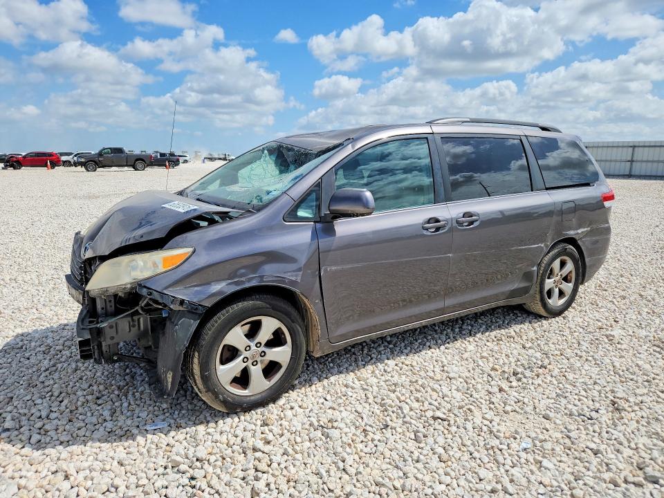 60630916 :رقم المزاد ، 5TDKK3DC7BS063606 vin ، 2011 Toyota Sienna مزاد بيع