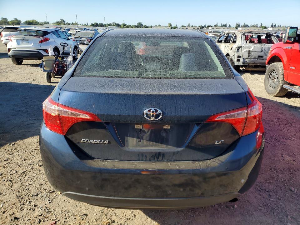 60471276 :رقم المزاد ، 5YFBURHE9HP678670 vin ، 2017 Toyota Corolla مزاد بيع