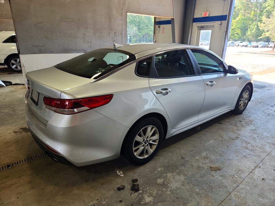 2017 Kia Optima მანქანა იყიდება აუქციონზე, vin: 5XXGT4L39HG169897, აუქციონის ნომერი: 59632456